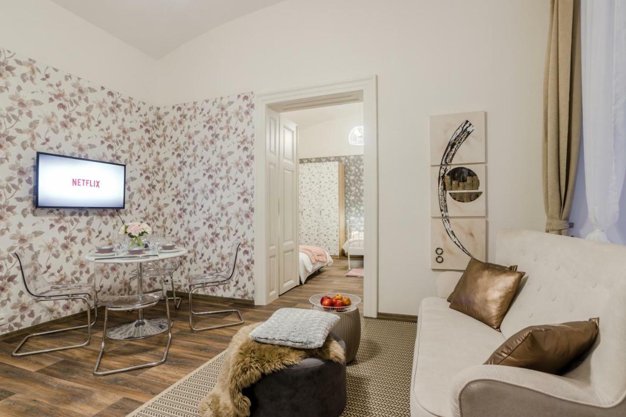 Prague Apt Near Charles Bridge By Michal&Friends المظهر الخارجي الصورة