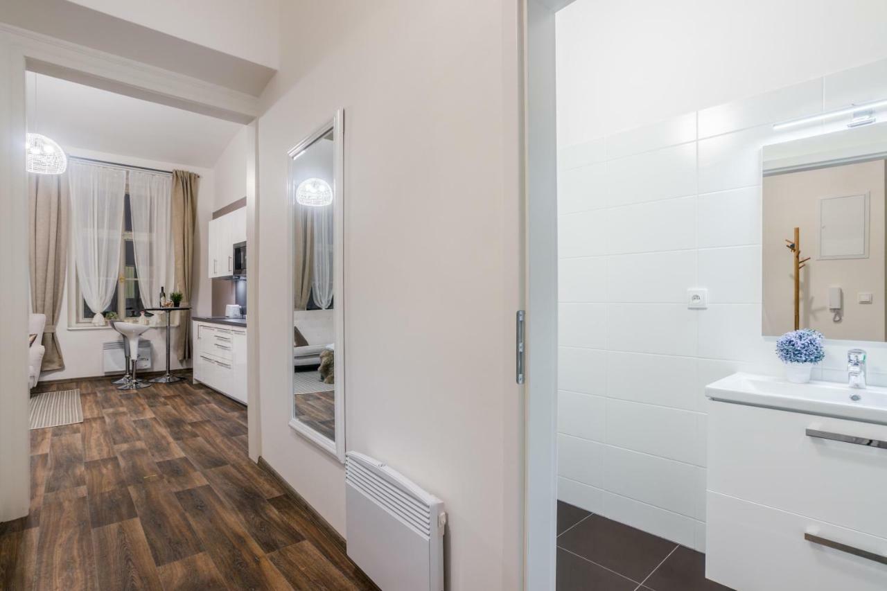 Prague Apt Near Charles Bridge By Michal&Friends المظهر الخارجي الصورة